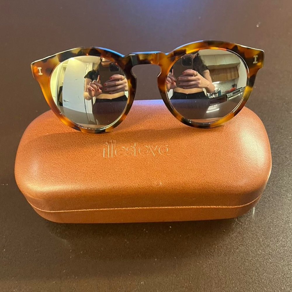 Illesteva Leonard Sunglasses Mirrored